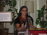 Leslie Lacika demonstrating unusual fabrics and unique items to use in quilts (more than just cotton).